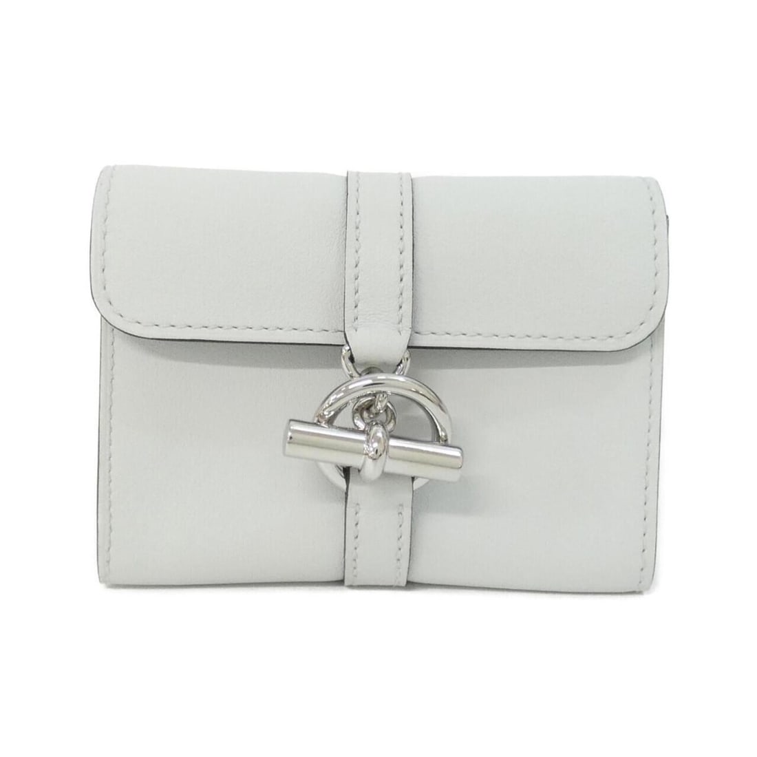Hermes Glenan Compact 086439CK Wallet: --- Catalog ---Category: SizeSize (HxWxD): 7.5cm x 10.5cm x 1.5cm / 2.95'' x 4.13'' x 0.59''Category: DesignType: Wallet (bi-fold)Color: GrayGender: Men,WomenMaterial: Swift leather Category: