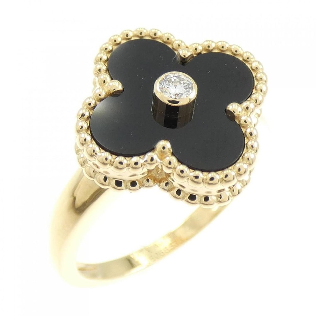 Van Cleef & Arpels Vintage Alhambra Ring: --- Catalog ---Category: SizeWeight: 6.4g / 0.22oz.JP Size: 15US Size: 7.5Category: DesignType: Band ringStone: Diamond, OnyxGender: WomenMaterial: Yellow gold (18K)Category: GeneralLine: Vintage Alha