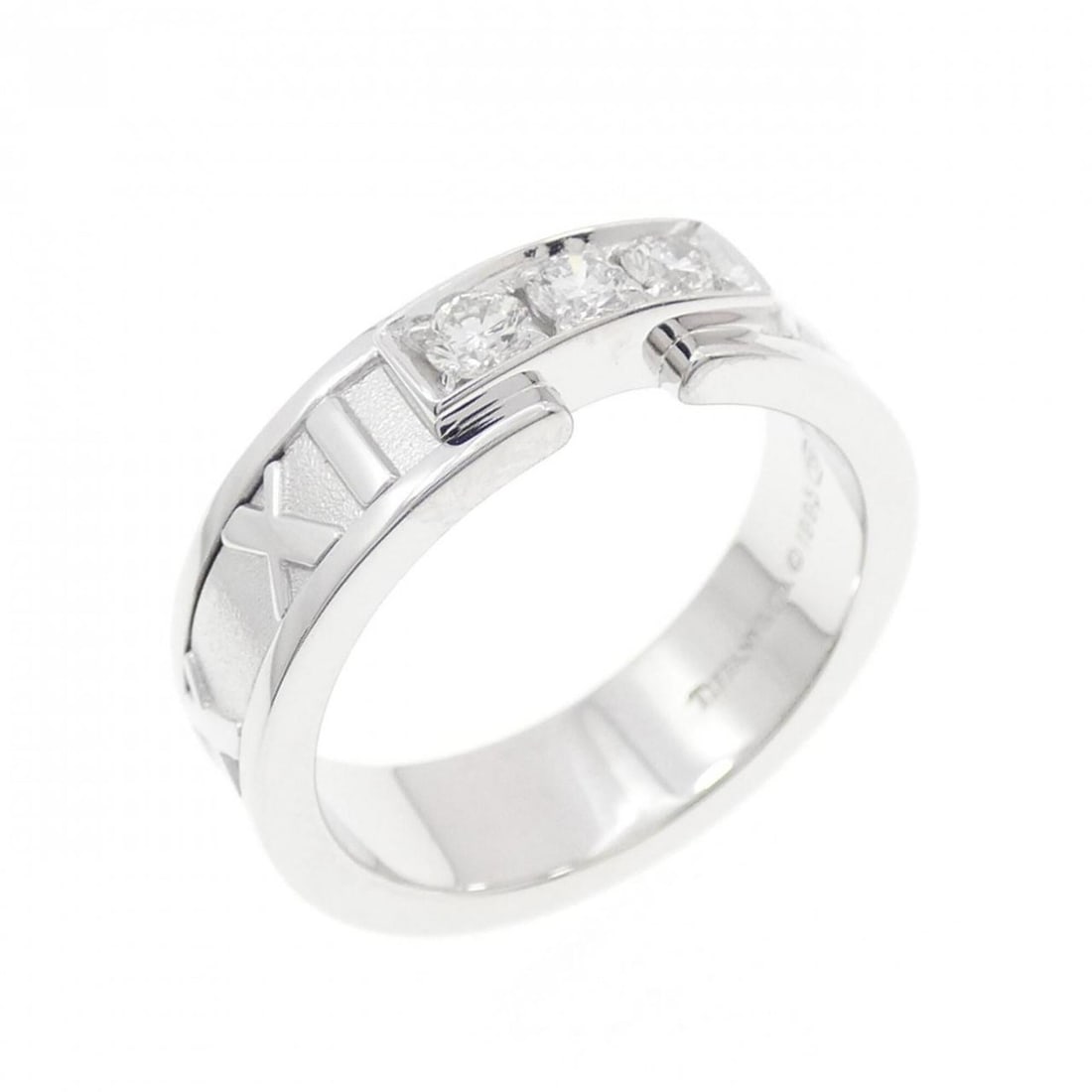 Tiffany Atlas Ring: --- Catalog ---Category: SizeJP Size: 10.5US Size: 5.5Category: DesignType: Band ringStone: DiamondGender: WomenMaterial: White gold (18K)Category: GeneralBrand: Tiffany--- Item List ---Section: Condi