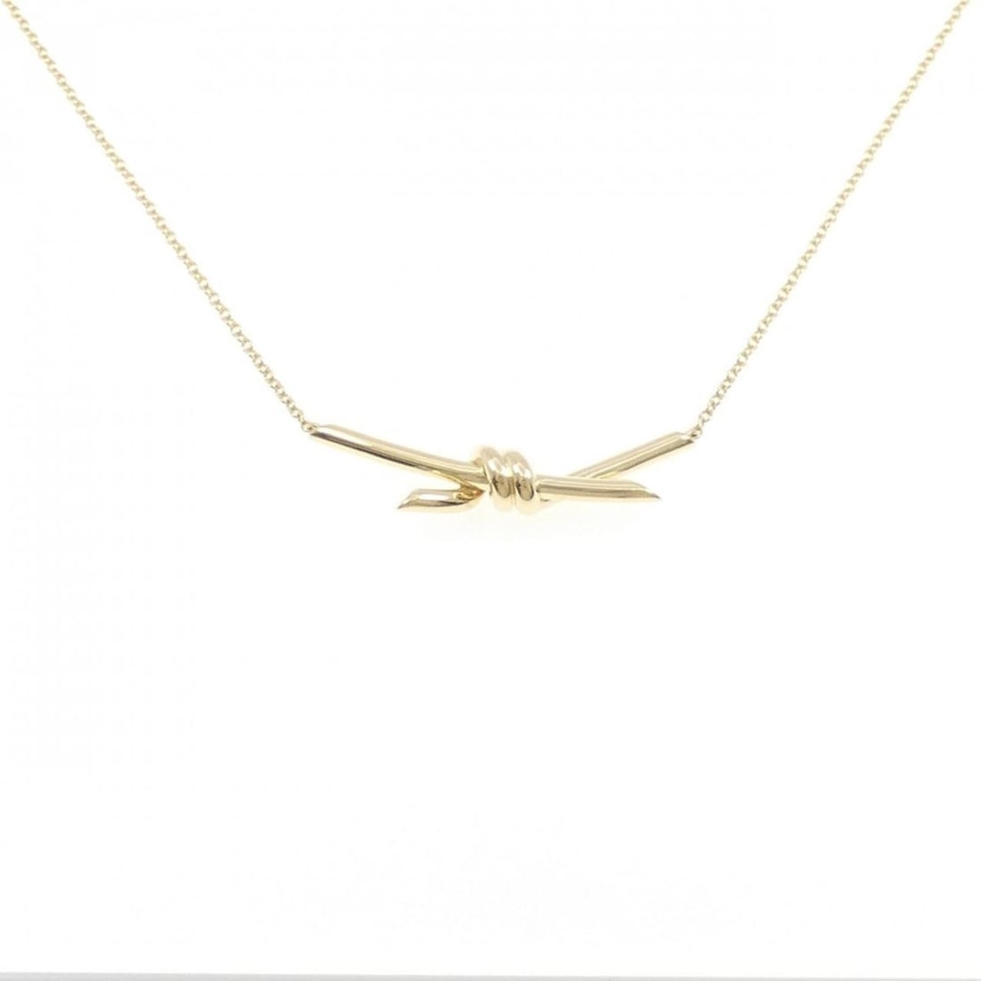 Tiffany Knot Necklace: --- Catalog ---Category: SizePendant Size: 10mm x 38.4mm / 0.39'' x 1.51''Neck Circumference: 38 cm - 43 cm / 14.96'' - 16.92''Category: DesignGender: WomenMaterial: Yellow gold (18K)Pendant Type: