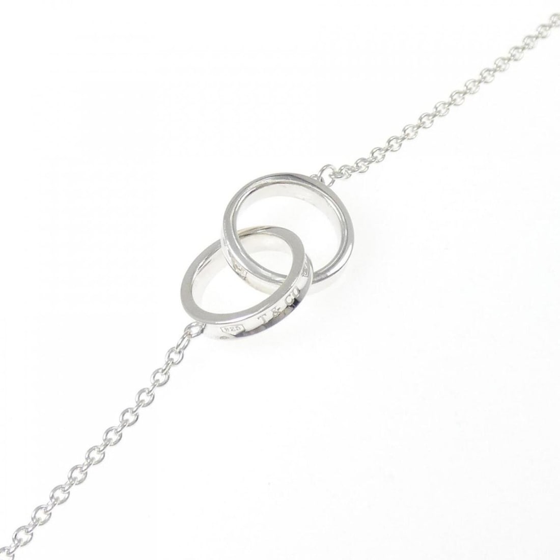 Tiffany & Co. 1837 Interlocking Circle Bracelet: --- Catalog ---Category: SizeLength: 15.5cm - 18cm / 6.1'' - 7.08''Category: DesignType: Charm braceletGender: WomenMaterial: Silver 925Category: GeneralMPN: 60149782Brand: Tiffany--- Item List ---Sec