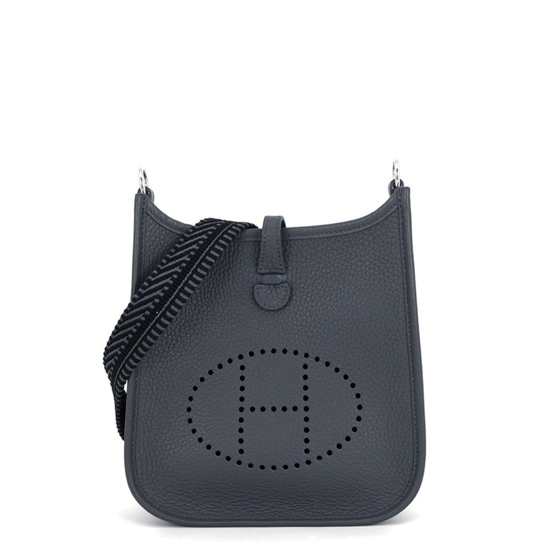 Hermes Evelyne TPM Shoulder Bag 111cm Gris Misty Taurillon Clemence K Stamp HERMES Handbag Women's: --- Catalog ---Category: SizeSize (HxWxD): 19cm x 16cm x 5.5cm / 7.48'' x 6.29'' x 2.16''Category: DesignType: Shoulder bagColor: Dark grayGender: WomenMaterial: Taurillon clemence leather Category: