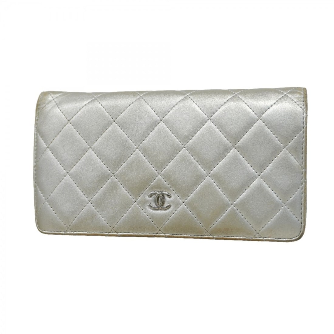 Chanel long wallet, Matelassé lambskin, silver, women's.: --- Catalog ---Category: SizeSize (HxWxD): 10.5cm x 18.5cm x 1.5cm / 4.13'' x 7.28'' x 0.59''Category: DesignType: Long wallet (bi-fold)Color: SilverGender: WomenMaterial: Leather Leather/Fur Type: La