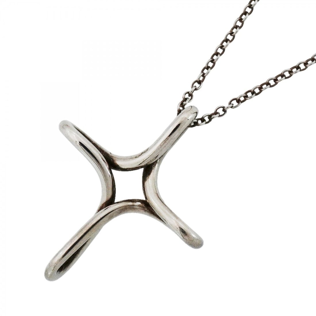 Tiffany & Co. Cross Necklace, Sterling Silver 925, Women's: --- Catalog ---Category: SizePendant Size: 25.1mm x 21.1mm / 0.98'' x 0.83''Neck Circumference: 40.5 cm / 15.94''Category: DesignGender: WomenMaterial: Silver 925Necklace Type: NecklaceCategory: Gener