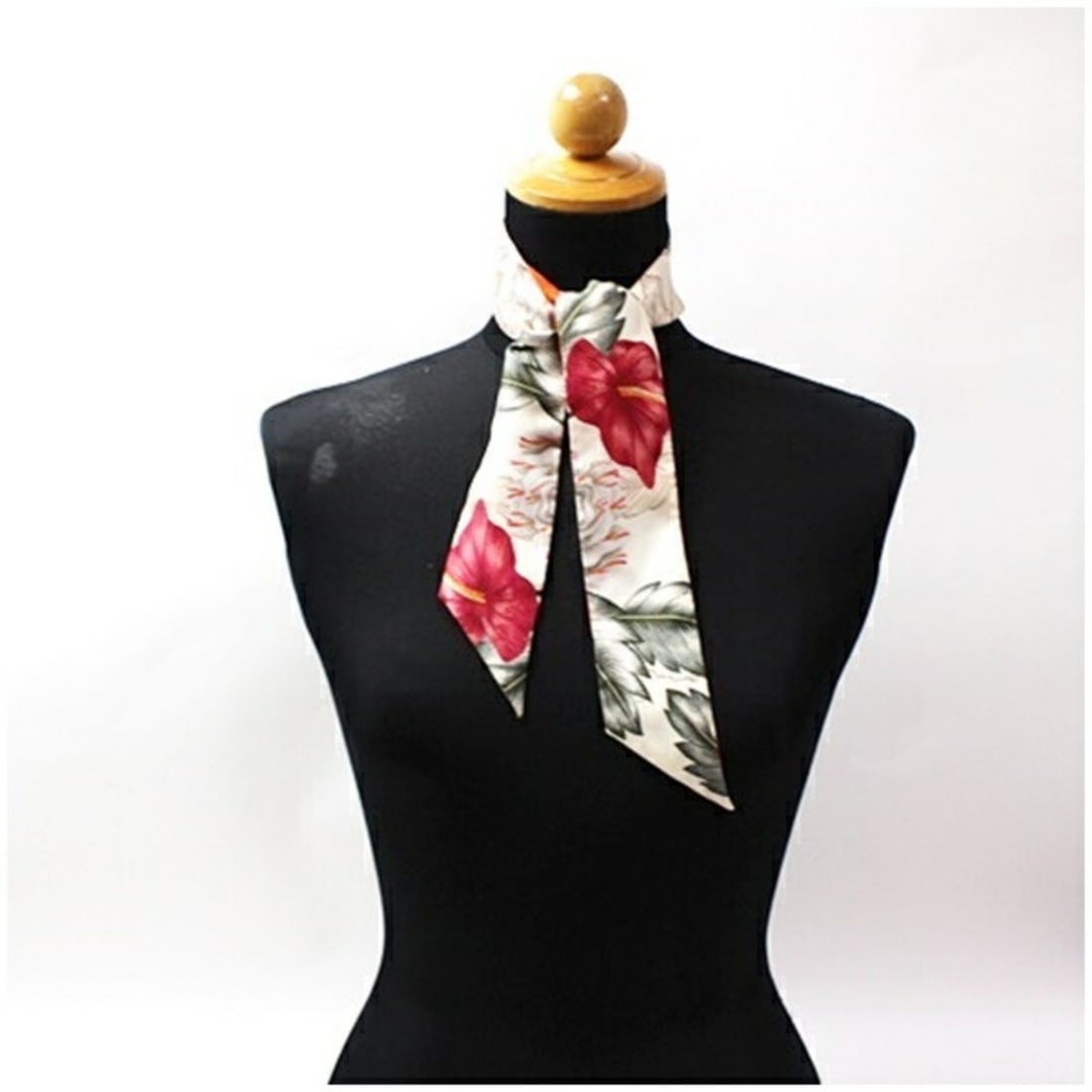 Gucci Silk Scarf, Muffler, Ponytail Cream x Red, Hawaiian Soul, Gucci, Women's: --- Catalog ---Category: SizeSize (LxW): 85cm x 5cm / 33.46'' x 1.96''Category: DesignType: ScarfColor: Cream, Red colorGender: WomenMaterial: Silk Category: GeneralBrand: Gucci--- Item List ---Sectio