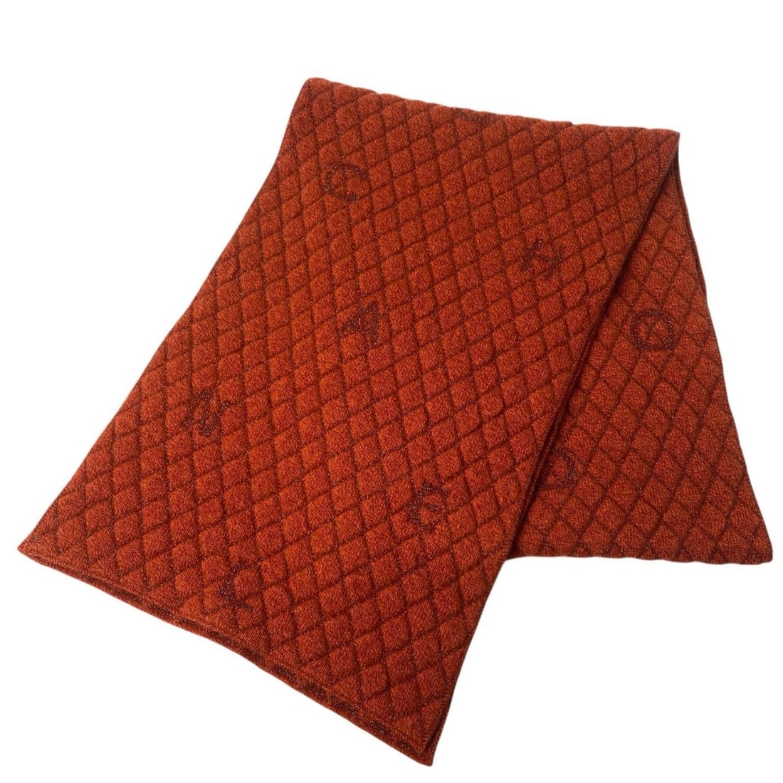 Chanel Matelassé Cashmere Viscose Scarf for Women: --- Catalog ---Category: SizeSize (LxW): 1.6m x 40cm / 62.99'' x 15.74''Category: DesignType: StoleColor: OrangeGender: WomenMaterial: Cashmere , Viscose , Polyamide Category: GeneralBrand: Chanel--- 