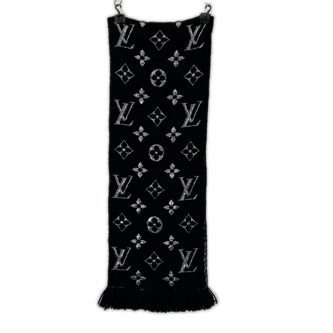 LOUIS VUITTON M75833 Echarpe Logo Mania Shine Scarf, Black, Women's: --- Catalog ---Category: SizeSize (LxW): 1.77m x 30.5cm / 69.68'' x 12''Category: DesignType: ShawlColor: BlackGender: WomenMaterial: Wool Category: GeneralBrand: Louis Vuitton--- Item List ---Section