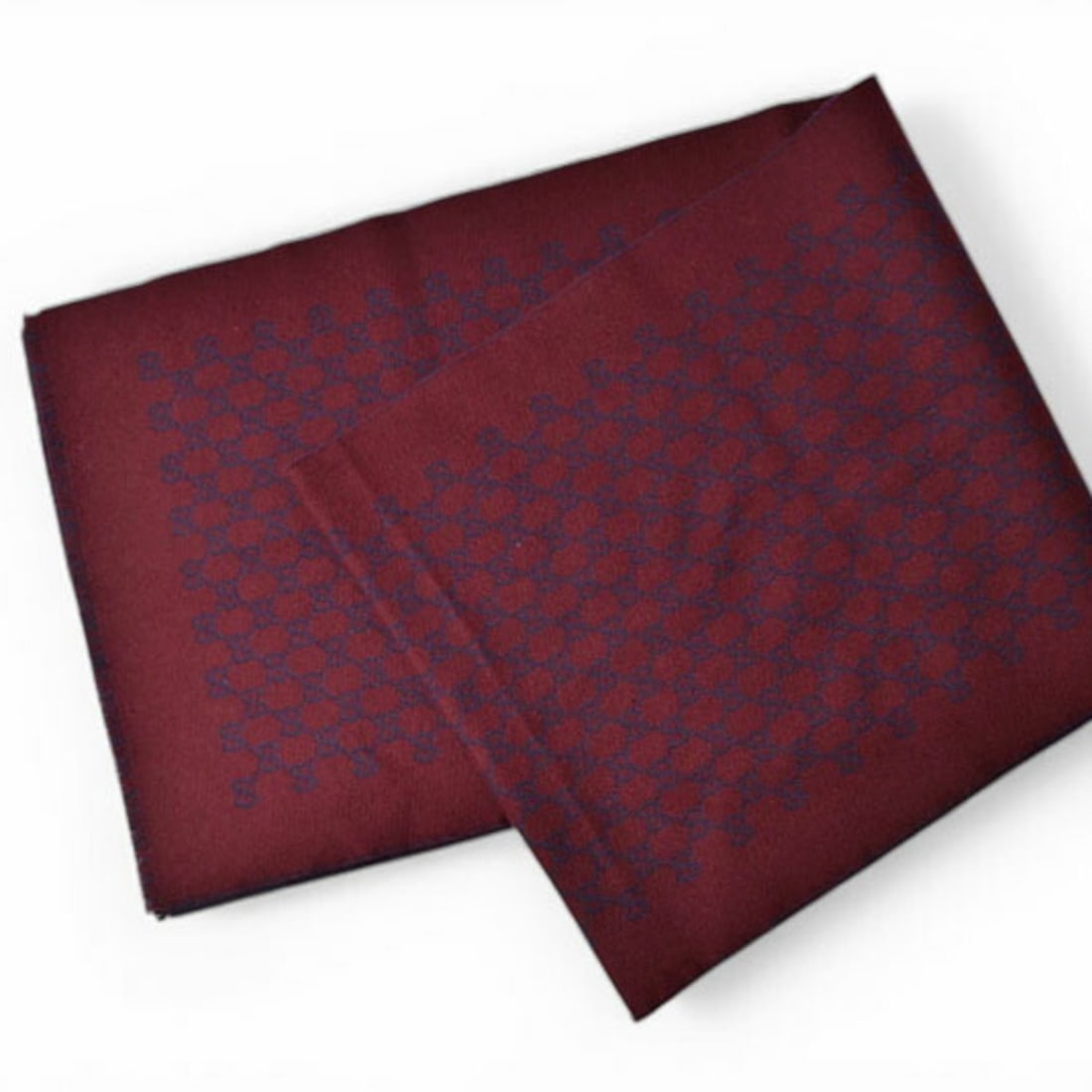 Gucci Scarf, Reversible, Men's & Women's Winter 100% Wool, GG Pattern, Wine Navy, 391246 4G200 6168: --- Catalog ---Category: SizeSize (LxW): 1.75m x 33.5cm / 68.89'' x 13.18''Category: DesignType: ScarfColor: Navy, Red colorGender: Men,WomenMaterial: Wool Category: GeneralMPN: 391246 4G200 6168Brand
