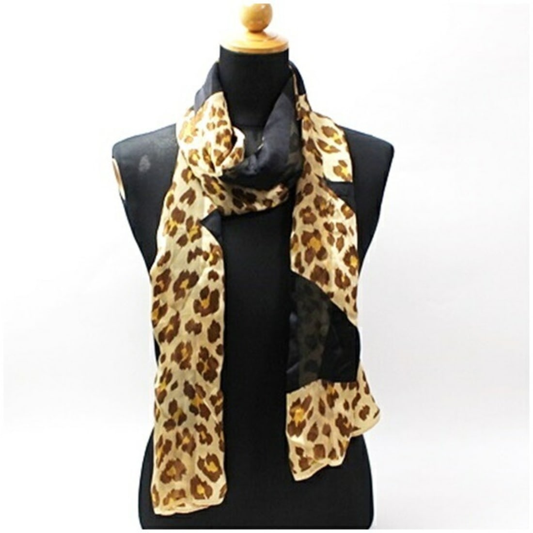 Yves Saint Laurent rectangular scarf, black and beige, leopard print, YVES SAINT LAURENT, women's.: --- Catalog ---Category: SizeSize (LxW): 1.7m x 56cm / 66.92'' x 22.04''Category: DesignType: ScarfColor: Beige, BlackGender: Men,WomenCategory: GeneralBrand: Yves Saint Laurent--- Item List ---Sectio