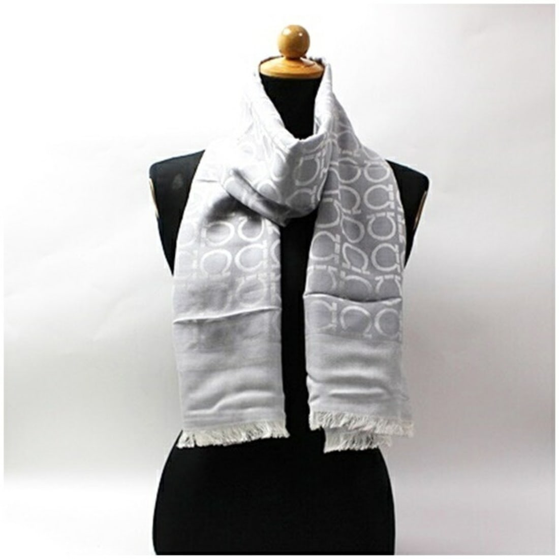 Salvatore Ferragamo Unused Wool Silk Rectangular Stole/Scarf, Light Gray, Gancini Design, Women's: --- Catalog ---Category: SizeSize (LxW): 1.62m x 49cm / 63.77'' x 19.29''Category: DesignType: StoleColor: Light grayGender: Men,WomenMaterial: Wool , Silk Category: GeneralBrand: Salvatore Ferragamo-