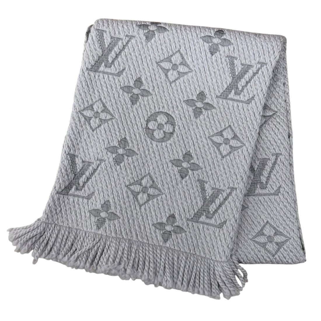 LOUIS VUITTON M74742 Echarpe Logomania Wool Silk Monogram Fringe Scarf, Gris Perle, Made in Italy,: --- Catalog ---Category: SizeSize (LxW): 1.63m x 30.5cm / 64.17'' x 12''Category: DesignType: StoleGender: WomenMaterial: Wool 94%, Silk 6%Category: GeneralLine: MonogramBrand: Louis VuittonCountry of