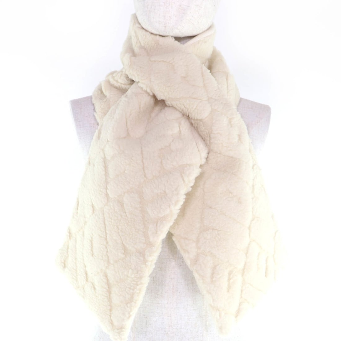 FENDI FXT438 Camel Wool 100% Cashmere Logo Knit Scarf, Ivory, with Dust Bag, Made in Italy,: --- Catalog ---Category: SizeSize (LxW): 1.26m x 19cm / 49.6'' x 7.48''Category: DesignType: StoleColor: IvoryGender: WomenMaterial: Wool , Polyester Category: GeneralBrand: FendiCountry of Origin: It