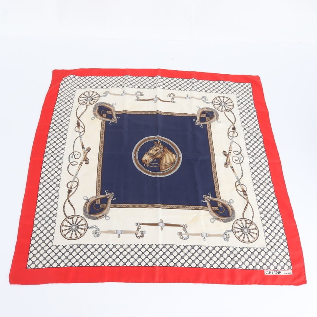 Celine scarf/muffler with horse pattern, women's stole.: --- Catalog ---Category: SizeSize (LxW): 82cm x 86cm / 32.28'' x 33.85''Category: DesignType: ScarfColor: Multi-colorGender: Women,MenCategory: GeneralBrand: Celine--- Item List ---Section: ConditionR