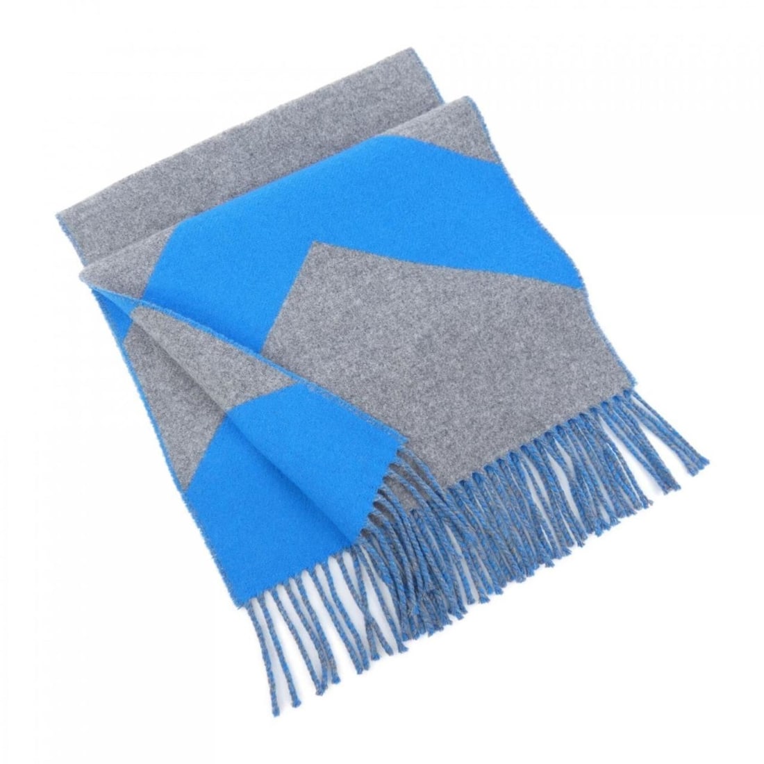 Hermes RECTO VERSO H393800T Scarf: --- Catalog ---Category: SizeSize (LxW): 1.39m x 60cm / 54.72'' x 23.62''Category: DesignType: StoleColor: Blue, GrayGender: MenMaterial: Cashmere Category: GeneralMPN: H393800TBrand: Hermes--- Item L