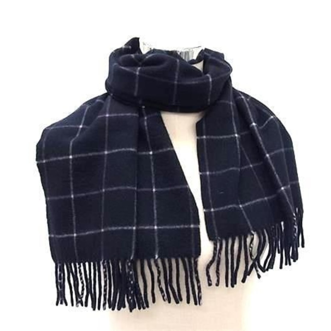BURBERRY scarf/muffler in navy and multicolor, cashmere, for men women.: --- Catalog ---Category: SizeSize (LxW): 1.25m x 31.5cm / 49.21'' x 12.4''Category: DesignType: StoleColor: Multi-color, NavyGender: Men,WomenMaterial: Cashmere Category: GeneralBrand: Burberry--- Ite