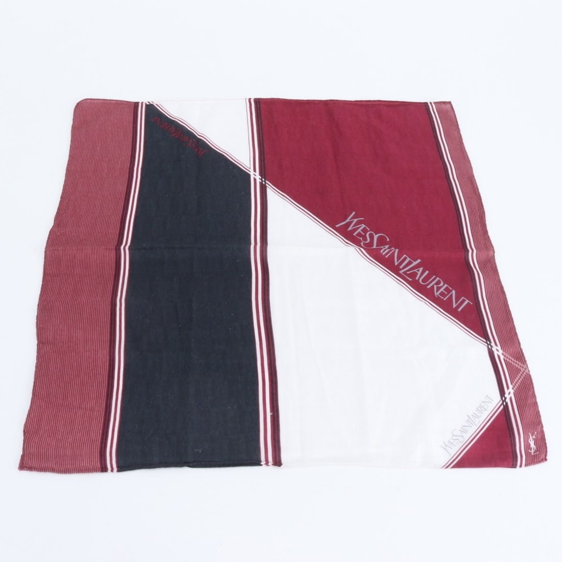 Yves Saint Laurent (YSL) scarf/muffler, brand stole, women's.: --- Catalog ---Category: SizeSize (LxW): 50cm x 50cm / 19.68'' x 19.68''Category: DesignType: ScarfColor: Multi-colorGender: WomenCategory: GeneralBrand: Yves Saint Laurent--- Item List ---Section: Co