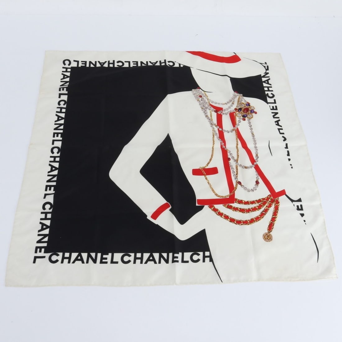Chanel Mademoiselle pattern scarf/muffler, Coco stole, for women: --- Catalog ---Category: SizeSize (LxW): 84cm x 84cm / 33.07'' x 33.07''Category: DesignType: ScarfColor: Beige, Black, Red colorGender: WomenCategory: GeneralBrand: Chanel--- Item List ---Section: Co
