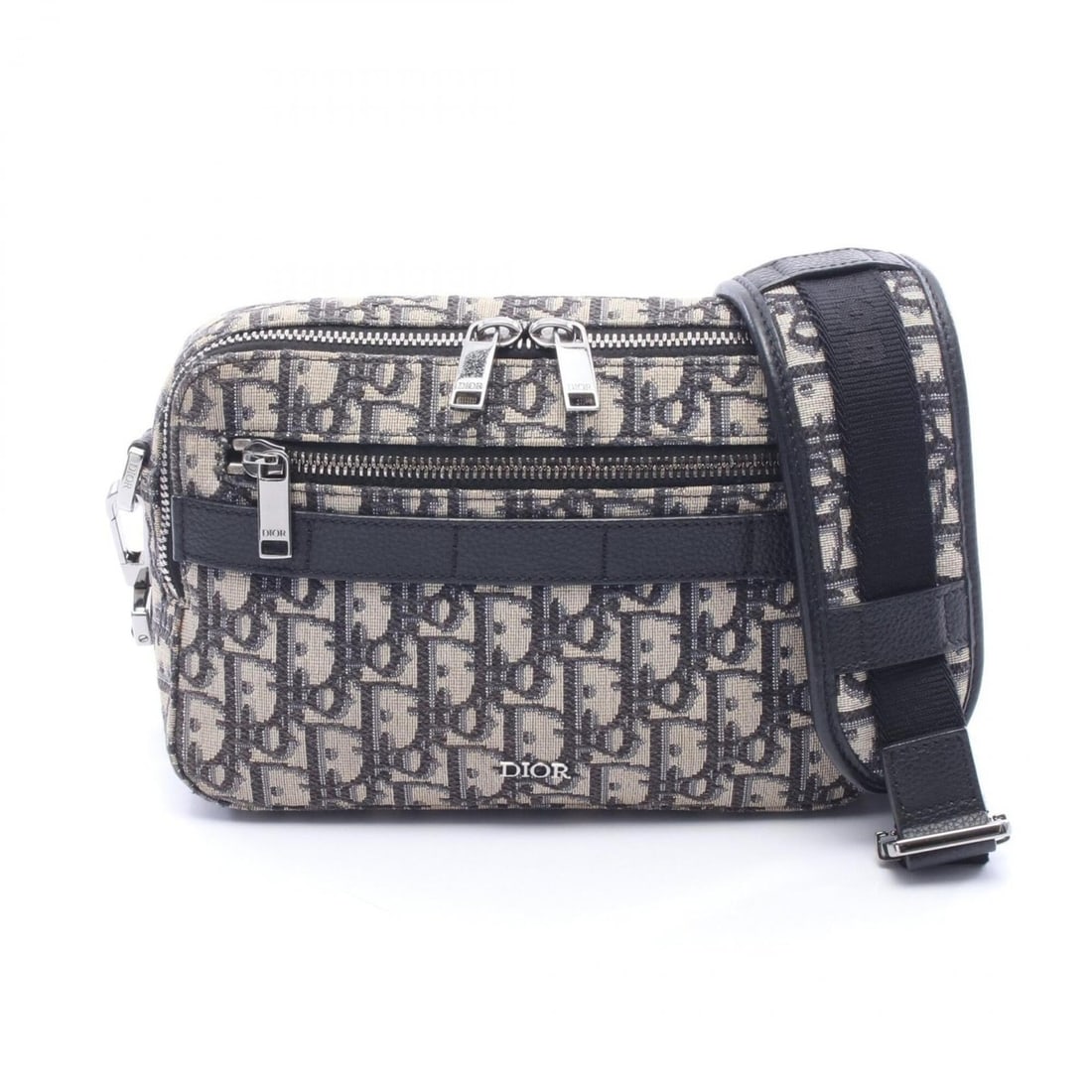 Christian Dior Dior Safari handbag, oblique jacquard shoulder bag/handbag, canvas and leather,: --- Catalog ---Category: SizeSize (HxWxD): 15cm x 22cm x 5cm / 5.9'' x 8.66'' x 1.96''Strap Length: 65cm - 150cm / 25.59'' - 59.05''Category: DesignType: Handbag, Shoulder bagColor: Beige, NavyGender: