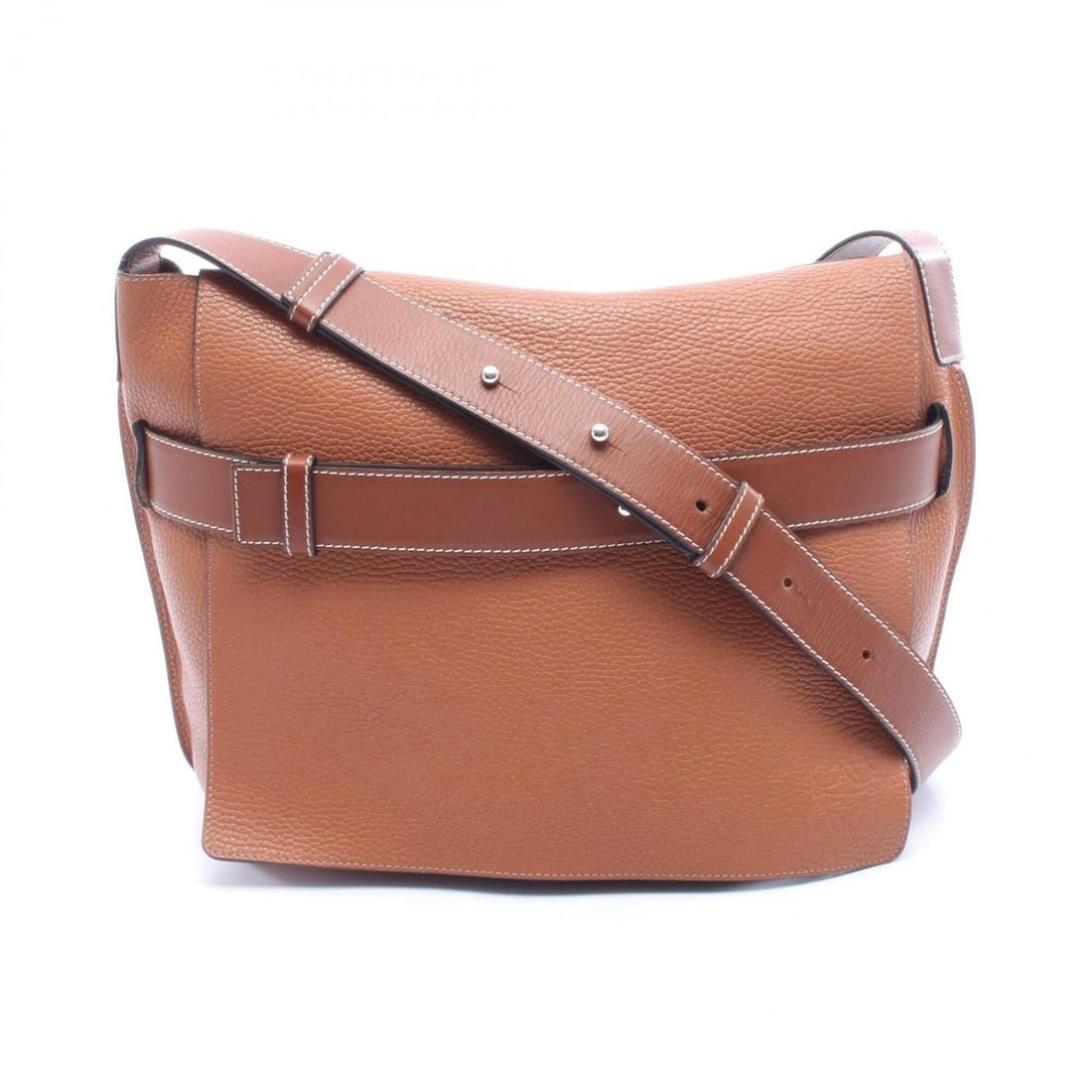 Loewe Messenger Belt Shoulder Bag Handbag Leather Men's Brown: --- Catalog ---Category: SizeSize (HxWxD): 26cm x 30cm x 12cm / 10.23'' x 11.81'' x 4.72''Category: DesignType: Shoulder bagColor: BrownGender: MenMaterial: Leather Category: GeneralBrand: Loewe--- It