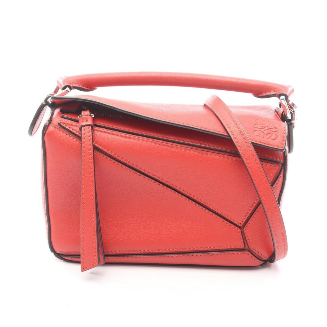 Loewe Puzzle Bag Mini 2-Way Handbag, Leather, Women's, Red: --- Catalog ---Category: SizeSize (HxWxD): 11cm x 17cm x 7cm / 4.33'' x 6.69'' x 2.75''Category: DesignType: HandbagColor: Red colorGender: WomenMaterial: Leather Category: GeneralBrand: Loewe--- Item