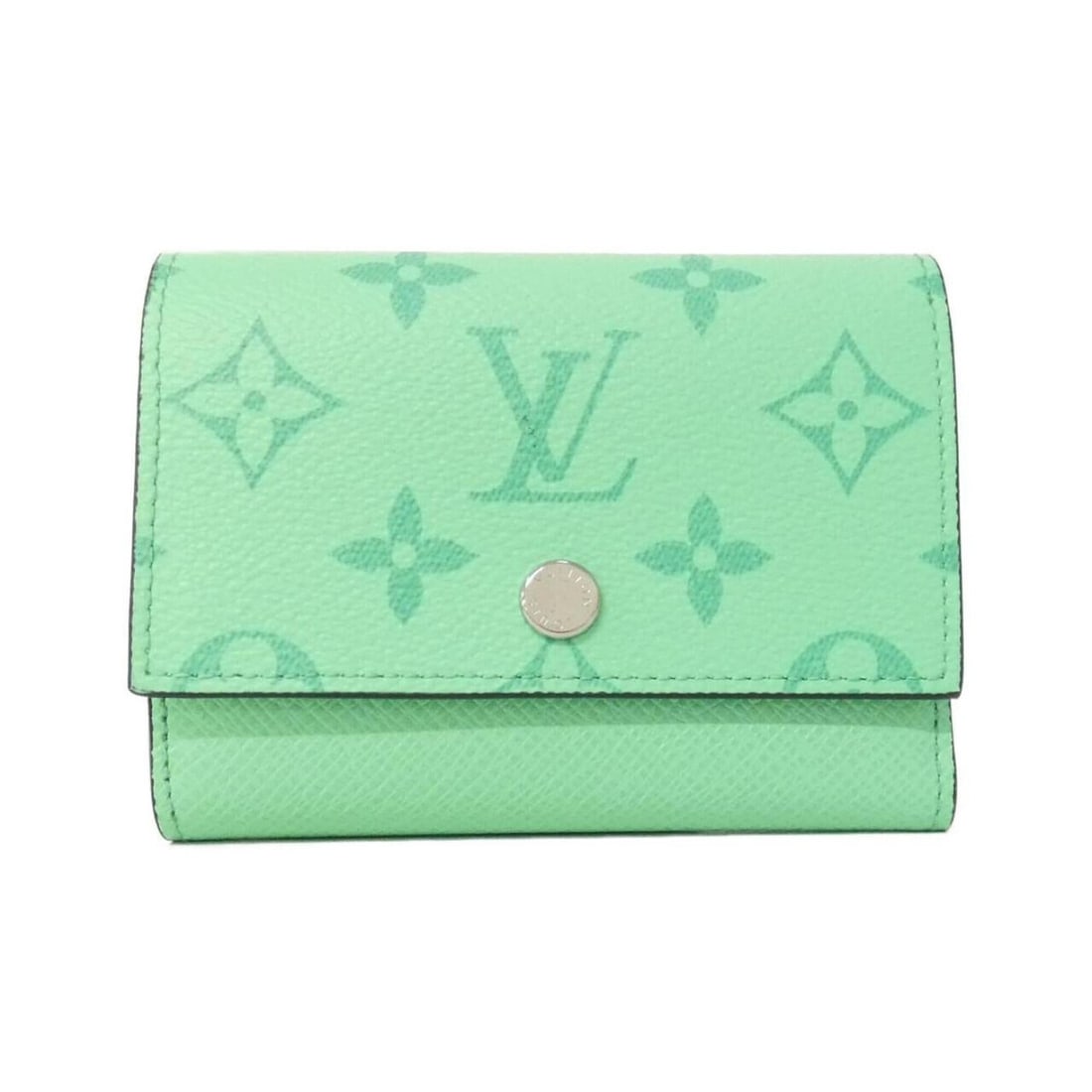 Louis Vuitton Taigarama Victor Wallet M28070: --- Catalog ---Category: SizeSize (HxWxD): 8cm x 11cm x 2cm / 3.14'' x 4.33'' x 0.78''Category: DesignType: Wallet (tri-fold)Color: GreenGender: Women,MenMaterial: Coated canvas , Leather Leather/Fur 