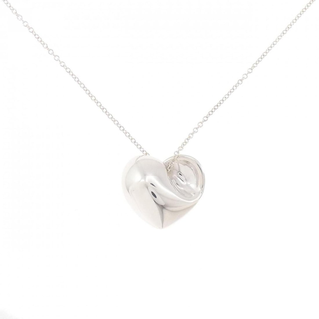 Tiffany 925 Necklace: --- Catalog ---Category: SizePendant Size: 14.3mm x 16mm / 0.56'' x 0.62''Neck Circumference: 41 cm / 16.14''Category: DesignColor: SilverGender: WomenMaterial: Silver 925Pendant Type: PendantNecklace