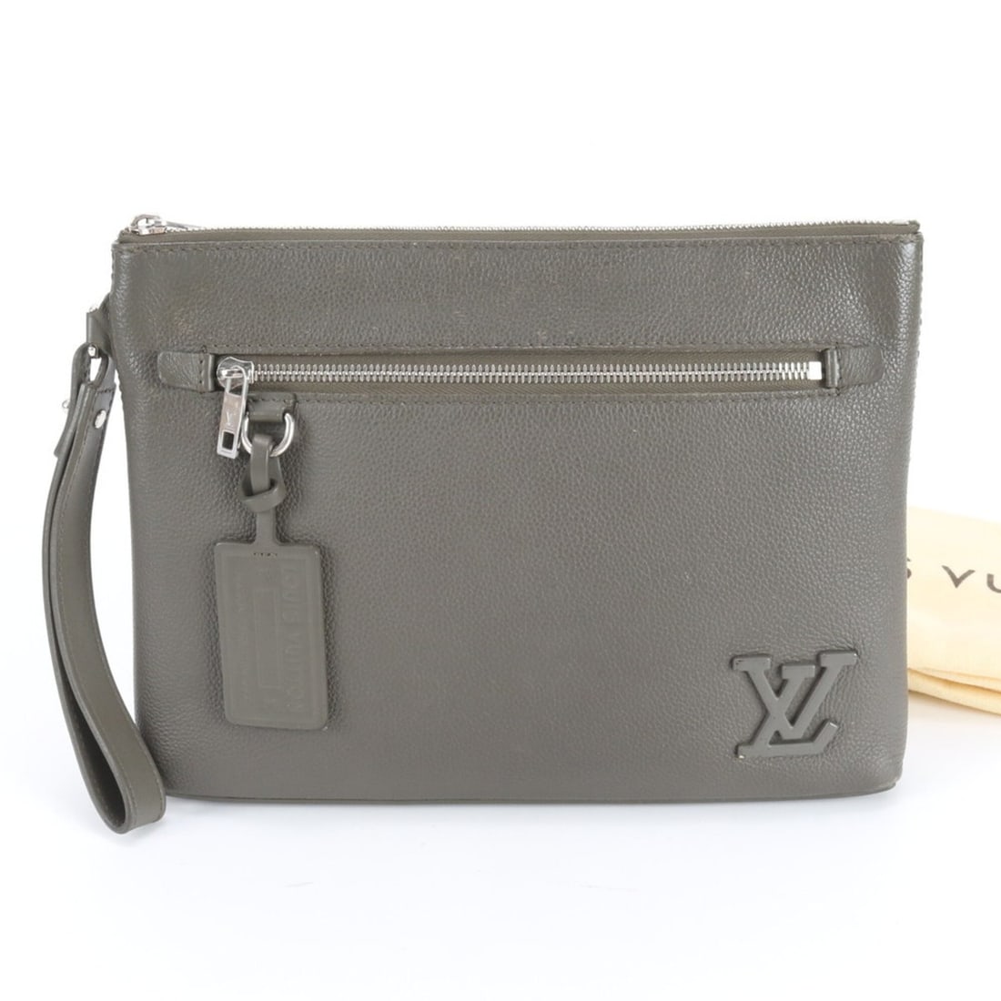 Louis Vuitton LV Aerogram Takeoff Handbag Pouch M81735 Leather Second Bag Clutch Men's: --- Catalog ---Category: SizeSize (HxWxD): 21cm x 28cm x 4cm / 8.26'' x 11.02'' x 1.57''Category: DesignType: Clutch bag, Handbag, PouchColor: KhakiGender: MenMaterial: Leather Category: GeneralBrand: