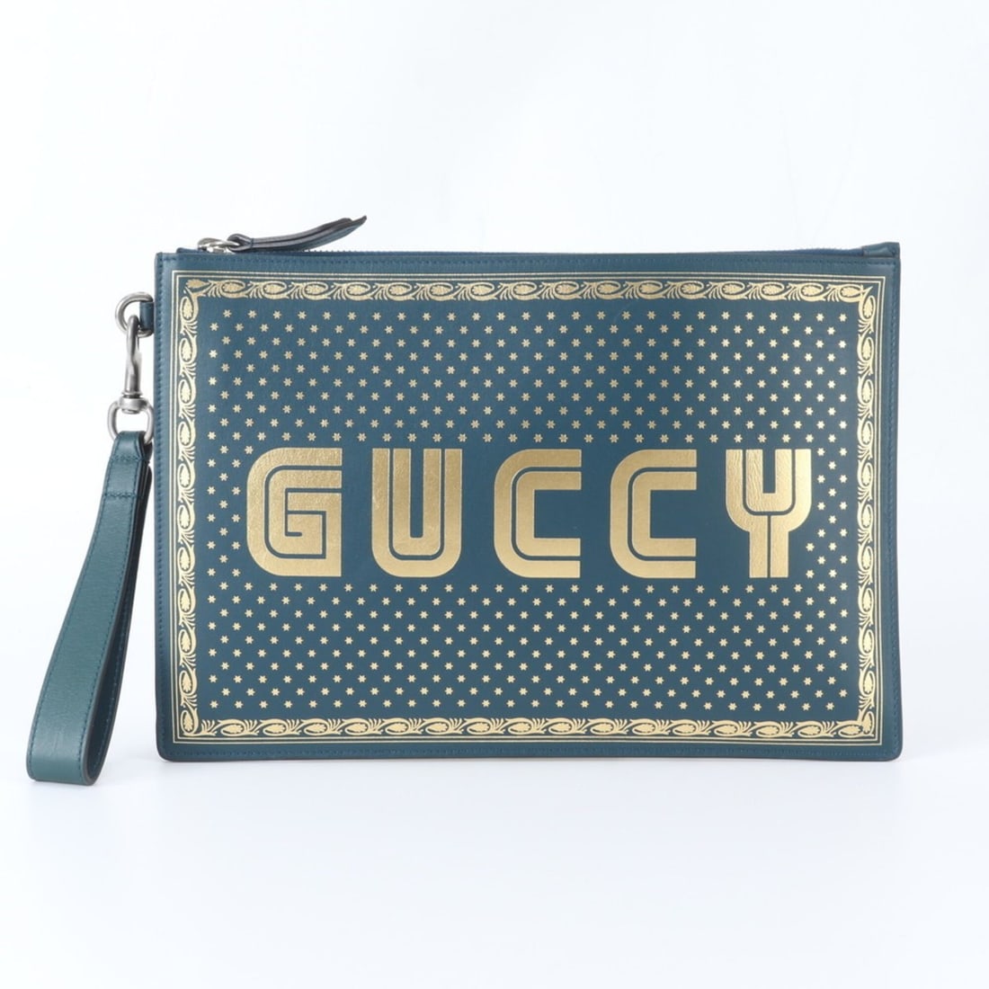 Like New Gucci x SEGA Collaboration GUCCY Print Leather Handbag Clutch for Men (511189): --- Catalog ---Category: SizeSize (HxWxD): 21cm x 30cm x 1cm / 8.26'' x 11.81'' x 0.39''Category: DesignType: Clutch bagColor: GreenGender: MenMaterial: Leather Category: GeneralBrand: GucciCountry of