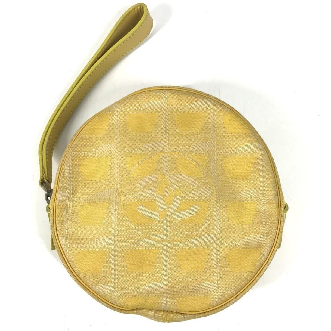 CHANEL A17682 New Travel Line CC Coco Mark Logo Strap Round Handbag Pouch Cosmetic Nylon Men's: --- Catalog ---Category: SizeSize (HxWxD): 13cm x 13.5cm / 5.11'' x 5.31''Category: DesignType: Pouch, Wash bagColor: YellowGender: Men,Women,UnisexMaterial: Nylon Category: GeneralLine: New Travel Li
