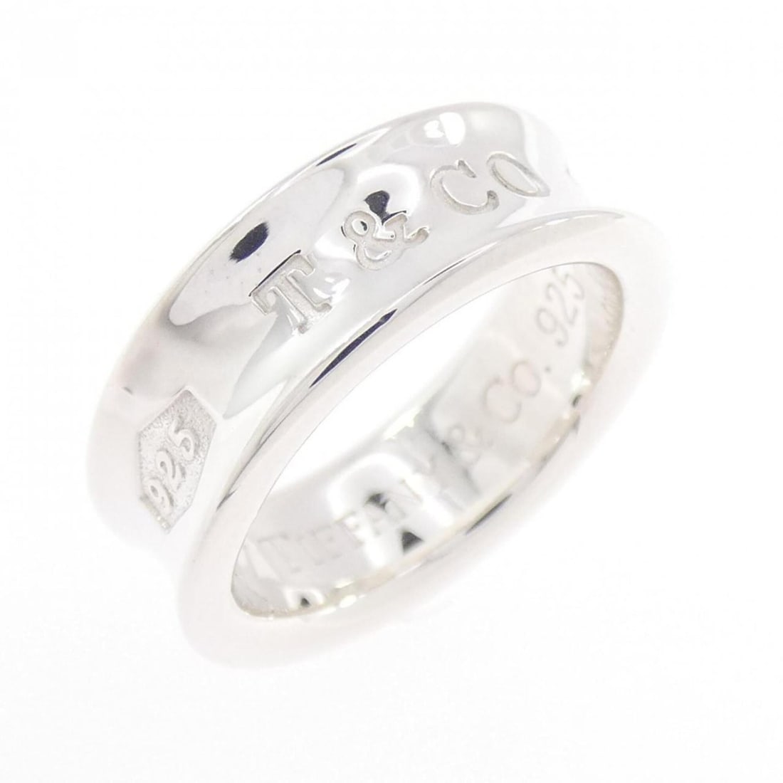 Tiffany & Co. 1837 Ring: --- Catalog ---Category: SizeJP Size: 10.0US Size: 5.5Category: DesignType: Band ringGender: WomenMaterial: Silver 925Category: GeneralBrand: Tiffany--- Item List ---Section: ConditionRanking: Rank A