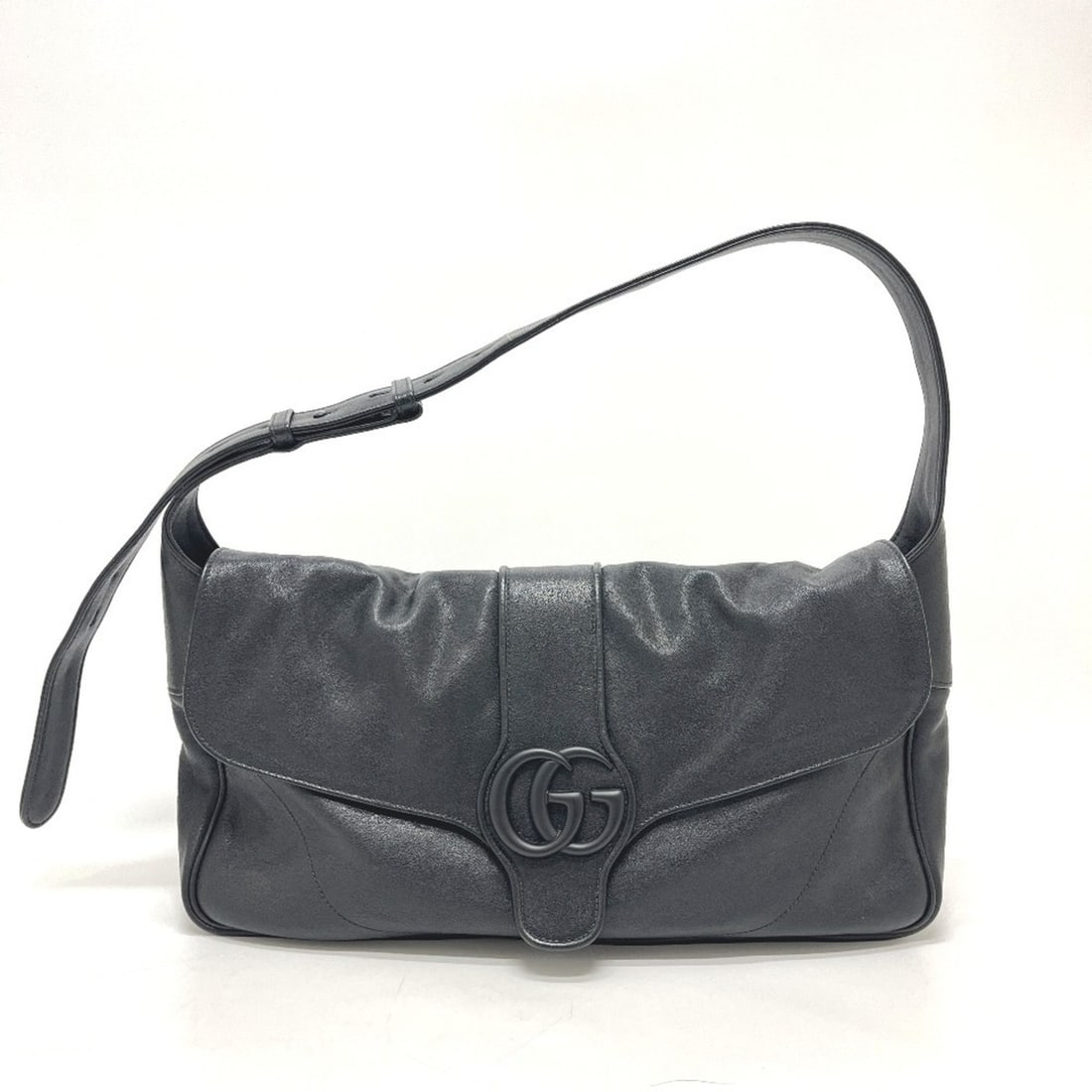 GUCCI 767209 GG Marmont Flap Bag, Handbag, Shoulder Leather, Women's, Black, Like New: --- Catalog ---Category: SizeSize (HxWxD): 22cm x 40cm x 5cm / 8.66'' x 15.74'' x 1.96''Handle Length: 80cm / 31.49''Category: DesignType: Handbag, Shoulder bagColor: BlackGender: WomenClosure: Magnet