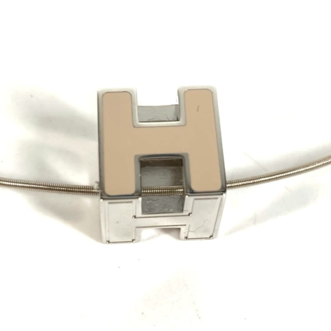 HERMES Hermes Accessories Cage d'H H Cube Logo Chain Necklace Metal Men's Women's Beige: --- Catalog ---Category: SizeNeck Circumference: 43 cm / 16.92''Category: DesignColor: Beige, SilverGender: Men,Women,UnisexMaterial: MetalNecklace Type: NecklaceCategory: GeneralLine: Cage d'hBrand: 