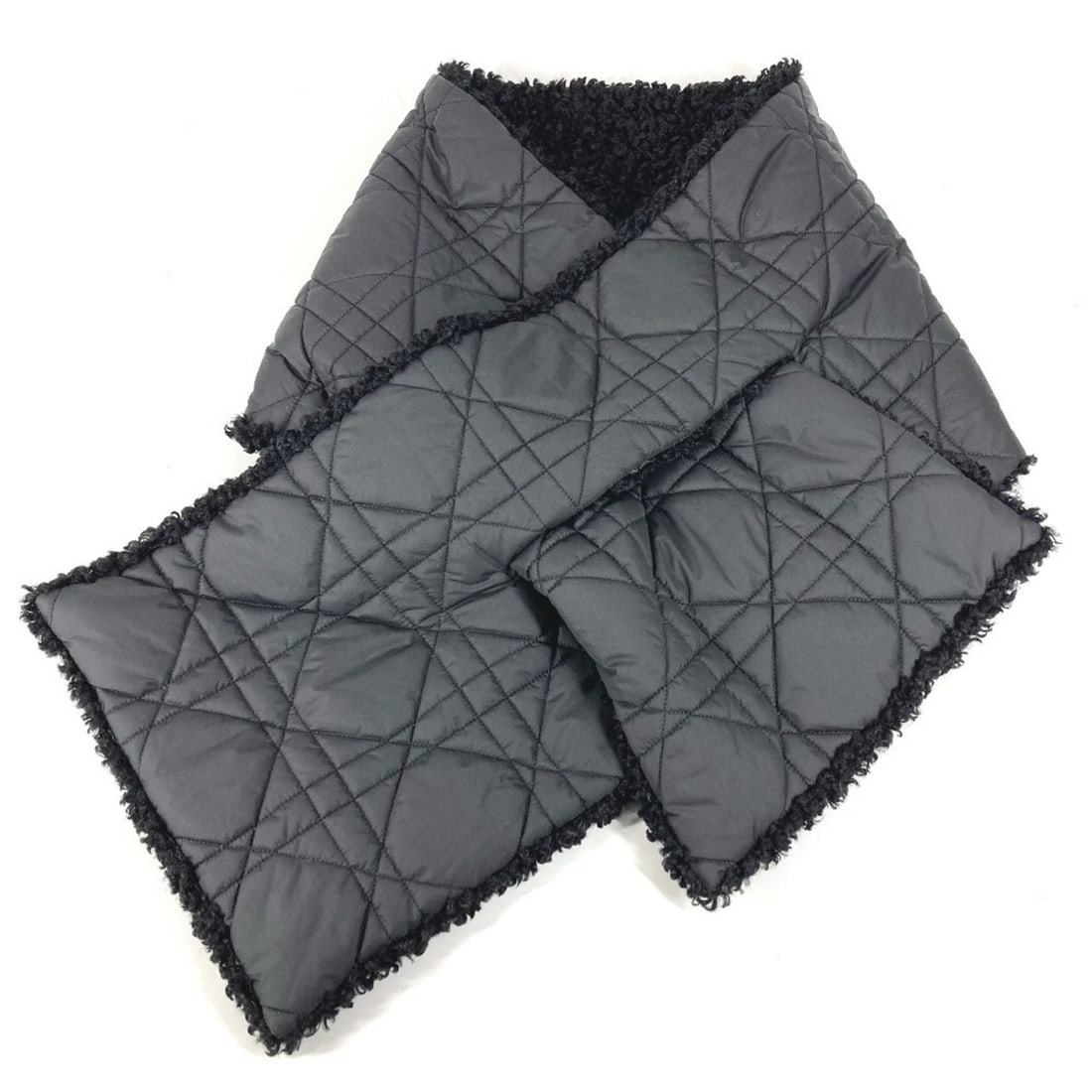 Christian Dior Dior fur accessory scarf for men and women, black.: --- Catalog ---Category: SizeSize (LxW): 27cm x 1.4m / 10.62'' x 55.11''Category: DesignType: StoleColor: BlackGender: Men,Women,UnisexMaterial: Fur Category: GeneralBrand: Christian Dior--- Item List