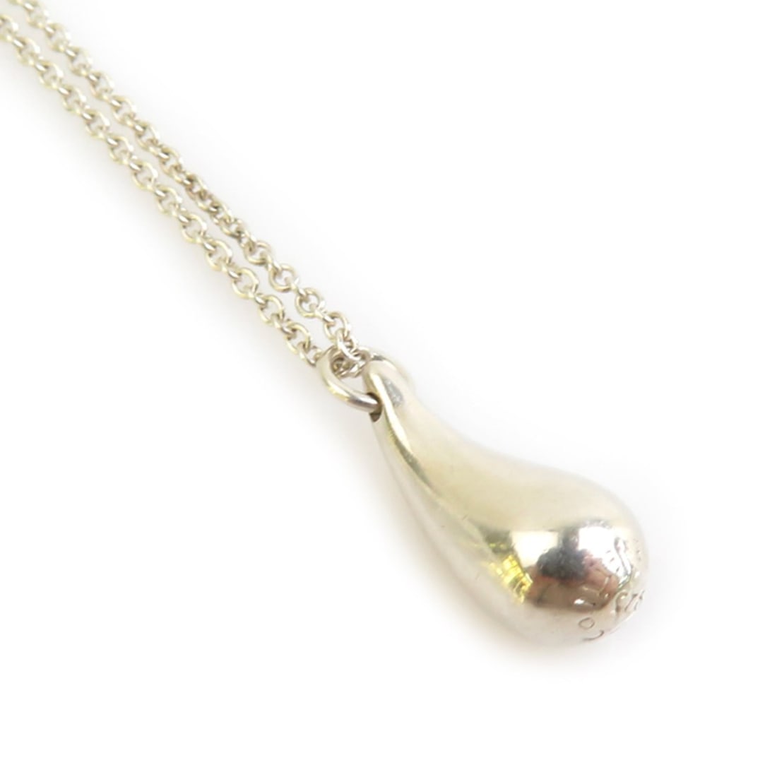 Tiffany & Co. Teardrop Necklace, Sterling Silver 925, Women's, r11187a: --- Catalog ---Category: SizePendant Size: 12mm x 5mm / 0.47'' x 0.19''Neck Circumference: 41 cm / 16.14''Category: DesignColor: SilverGender: WomenMaterial: Silver 925Necklace Type: NecklaceCategory: