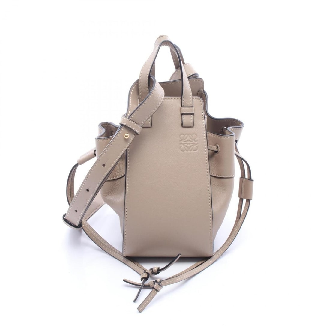 Loewe Hammock Drawstring Bag Mini 2-Way Handbag Leather Women's Beige: --- Catalog ---Category: SizeSize (HxWxD): 19cm x 10.5cm x 15cm / 7.48'' x 4.13'' x 5.9''Category: DesignType: HandbagColor: BeigeGender: WomenMaterial: Leather Category: GeneralBrand: Loewe--- Item L