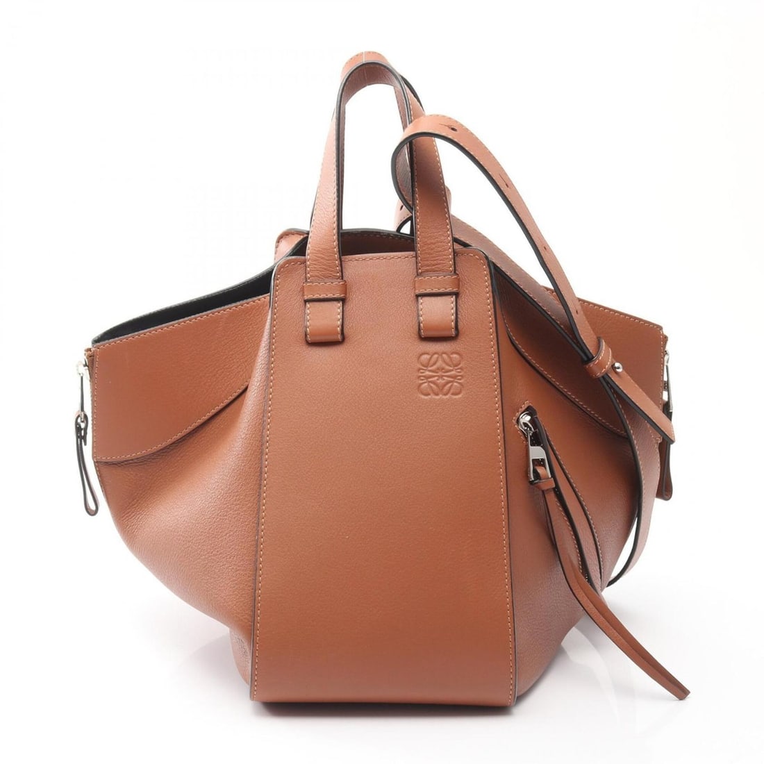 Loewe Hammock Small Leather Handbag for Women, Brown Tone: --- Catalog ---Category: SizeSize (HxWxD): 25cm x 14cm x 25cm / 9.84'' x 5.51'' x 9.84''Category: DesignType: HandbagColor: BrownGender: WomenMaterial: Leather Category: GeneralLine: HammockBrand: Loe