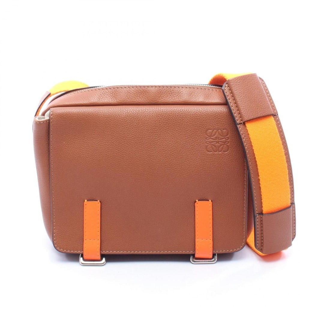 Loewe Military Messenger Bag XS Shoulder Handbag Leather Men's Brown/Orange: --- Catalog ---Category: SizeSize (HxWxD): 20cm x 24cm x 4cm / 7.87'' x 9.44'' x 1.57''Category: DesignType: Messenger bag, Shoulder bagColor: Brown, OrangeGender: MenMaterial: Leather Category: Gener