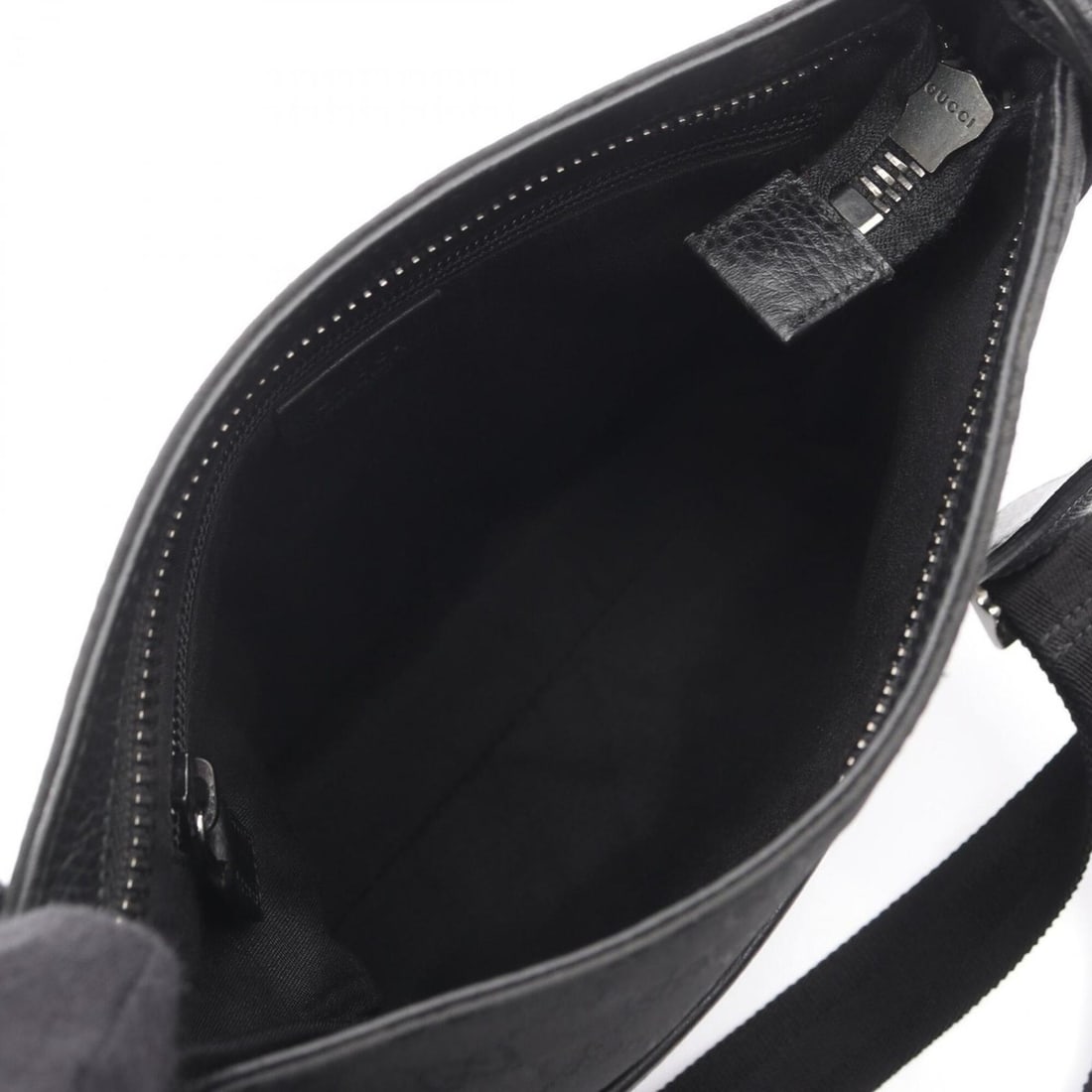 Gucci GG pattern shoulder bag/handbag, fabric and leather, women's, black, 293572: --- Catalog ---Category: SizeSize (HxWxD): 25.5cm x 25cm x 5cm / 10.03'' x 9.84'' x 1.96''Category: DesignType: Handbag, Shoulder bagColor: BlackGender: WomenMaterial: Fabric , Leather Category: Gener