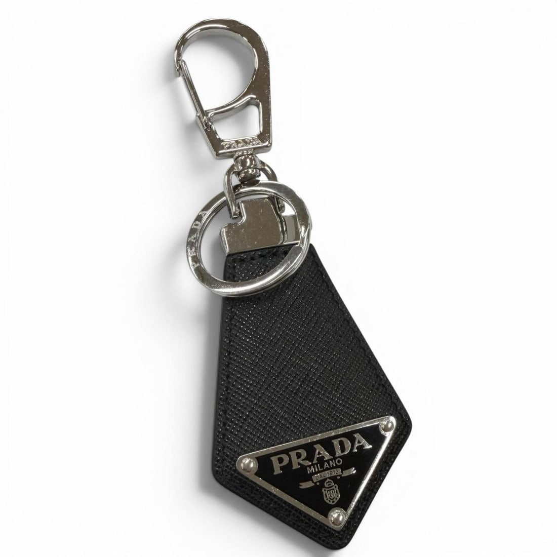 PRADA 2PP041 Saffiano Leather Triangle Logo Plate Tie-Shaped Keychain Key Charm Black Silver Men's: --- Catalog ---Category: SizeSize (HxWxD): 9.5cm x 4.9cm / 3.74'' x 1.92''Category: DesignType: KeyringColor: Black, SilverGender: MenMaterial: LeatherLeather/Fur Type: Saffiano leatherCategory: Gener