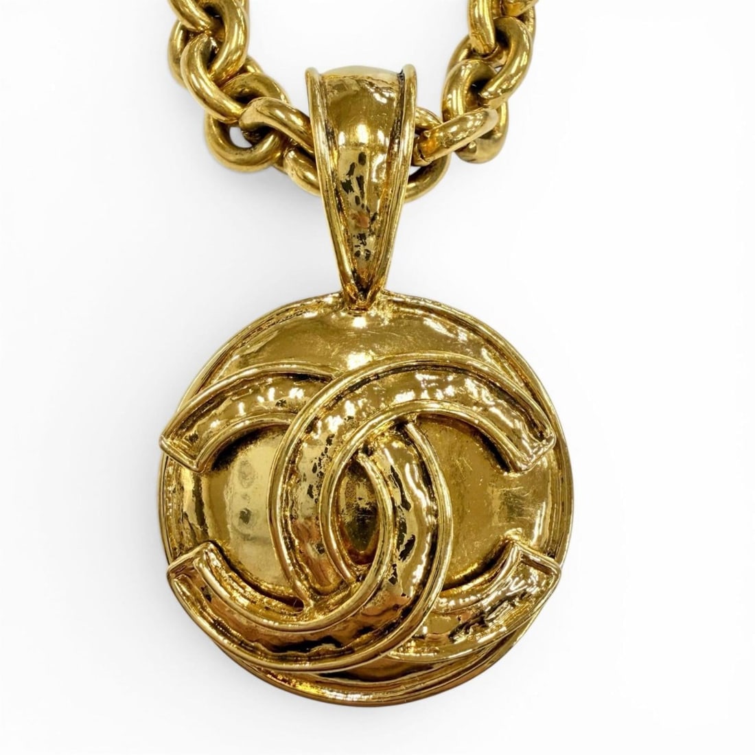CHANEL Vintage 94P 1994 Coco Mark Chain Necklace Pendant Gold Made in France Women's Men's: --- Catalog ---Category: SizePendant Size: 31mm / 1.22''Neck Circumference: 50 cm / 19.68''Category: DesignColor: GoldGender: Men,WomenPendant Type: PendantNecklace Type: NecklaceCategory: GeneralMPN: