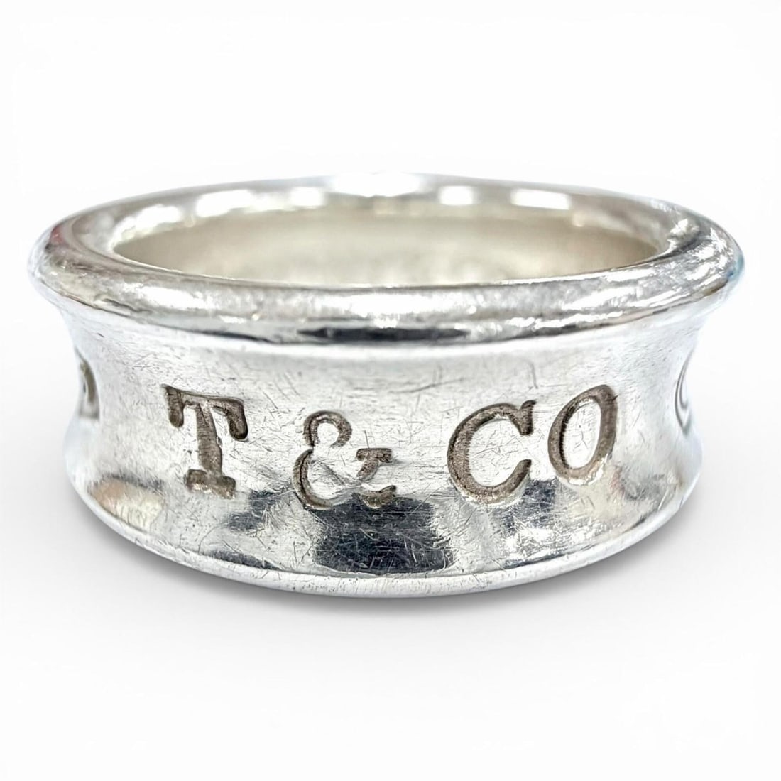TIFFANY&Co. Tiffany 1837 Narrow Ring Medium 925 Current Model Accessory Silver Weight 6.9g Women's: --- Catalog ---Category: SizeJP Size: 8US Size: 4.5Category: DesignType: Band ringColor: SilverGender: WomenMaterial: Silver 925Category: GeneralBrand: Tiffany--- Item List ---Section: ConditionRankin