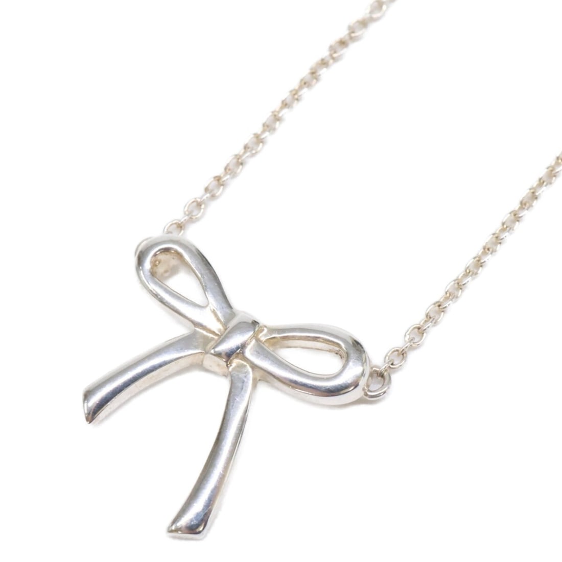TIFFANY&Co. Tiffany AG925 Bow Ribbon Necklace, Silver, Women's: --- Catalog ---Category: SizePendant Size: 14.3mm x 14.7mm / 0.56'' x 0.57''Neck Circumference: 41 cm / 16.14''Category: DesignColor: SilverGender: WomenMaterial: Silver 925Necklace Type: NecklaceCate