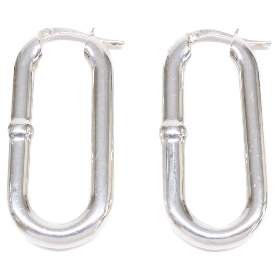 BOTTEGA VENETA Ag925 Oval Chain Hoop Earrings, Silver, Women's: --- Catalog ---Category: SizeSize (HxWxD): 34.70mm x 16.30mm / 1.37'' x 0.64''Category: DesignType: Hoop earringsColor: SilverGender: WomenMaterial: Silver 925Category: GeneralBrand: Bottega Veneta---