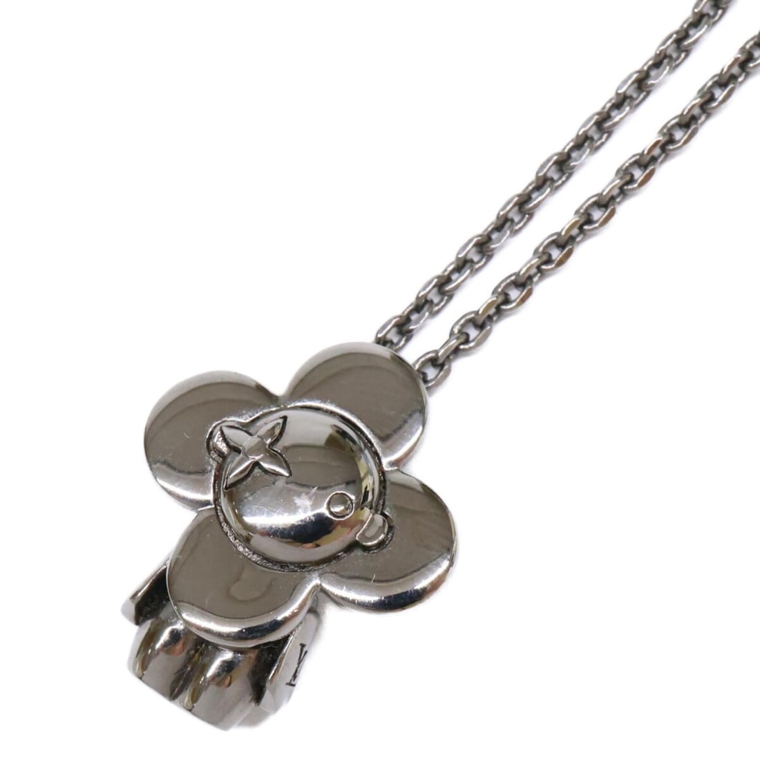 LOUIS VUITTON M00831 Vivienne Necklace Ruthenium Men's: --- Catalog ---Category: SizePendant Size: 24mm x 20mm / 0.94'' x 0.78''Neck Circumference: 60.5 cm / 23.81''Category: DesignGender: MenMaterial: MetalNecklace Type: NecklaceCategory: GeneralBrand: Lo