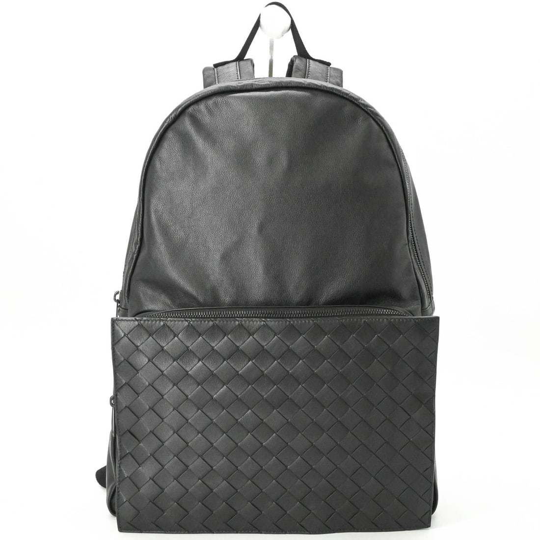 BOTTEGA VENETA Intrecciato Nappa Leather Backpack (Men's & Women's, Black): --- Catalog ---Category: SizeSize (HxWxD): 33cm x 31cm x 11cm / 12.99'' x 12.2'' x 4.33''Category: DesignType: BackpackColor: BlackGender: Men,WomenMaterial: Intrecciato , Leather Category: