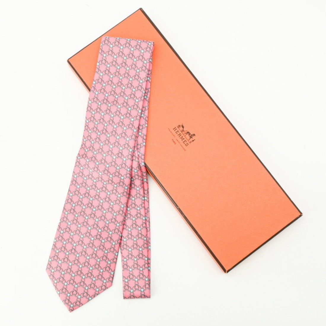 HERMES Hermes Tie Chain Men's Pink ROSE PERLE GIVRE Silk: --- Catalog ---Category: SizeWidth: 9.1cm / 3.58''Total Length: 148cm / 58.26''Category: DesignType: CravatColor: PinkGender: MenMaterial: Silk 100%Category: GeneralMPN: 005339TBrand: Hermes--- Item L
