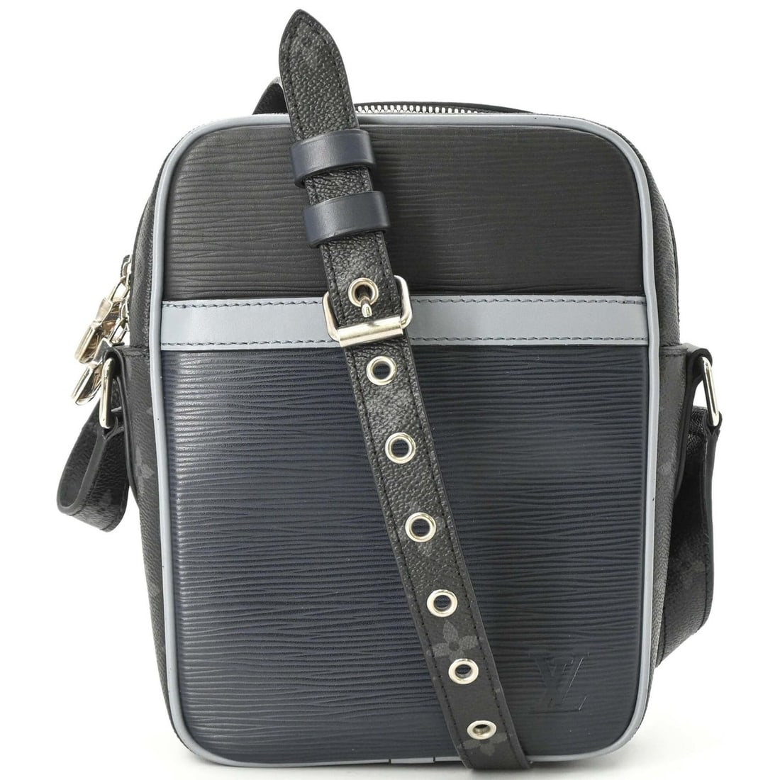 LOUIS VUITTON Louis Vuitton Danube PM Shoulder Bag Epi Monogram Eclipse Black Navy M53421: --- Catalog ---Category: SizeSize (HxWxD): 21.5cm x 16cm x 7cm / 8.46'' x 6.29'' x 2.75''Category: DesignType: Shoulder bagColor: Black, Monogram Eclipse, NavyGender: Men,WomenMaterial: Monogram