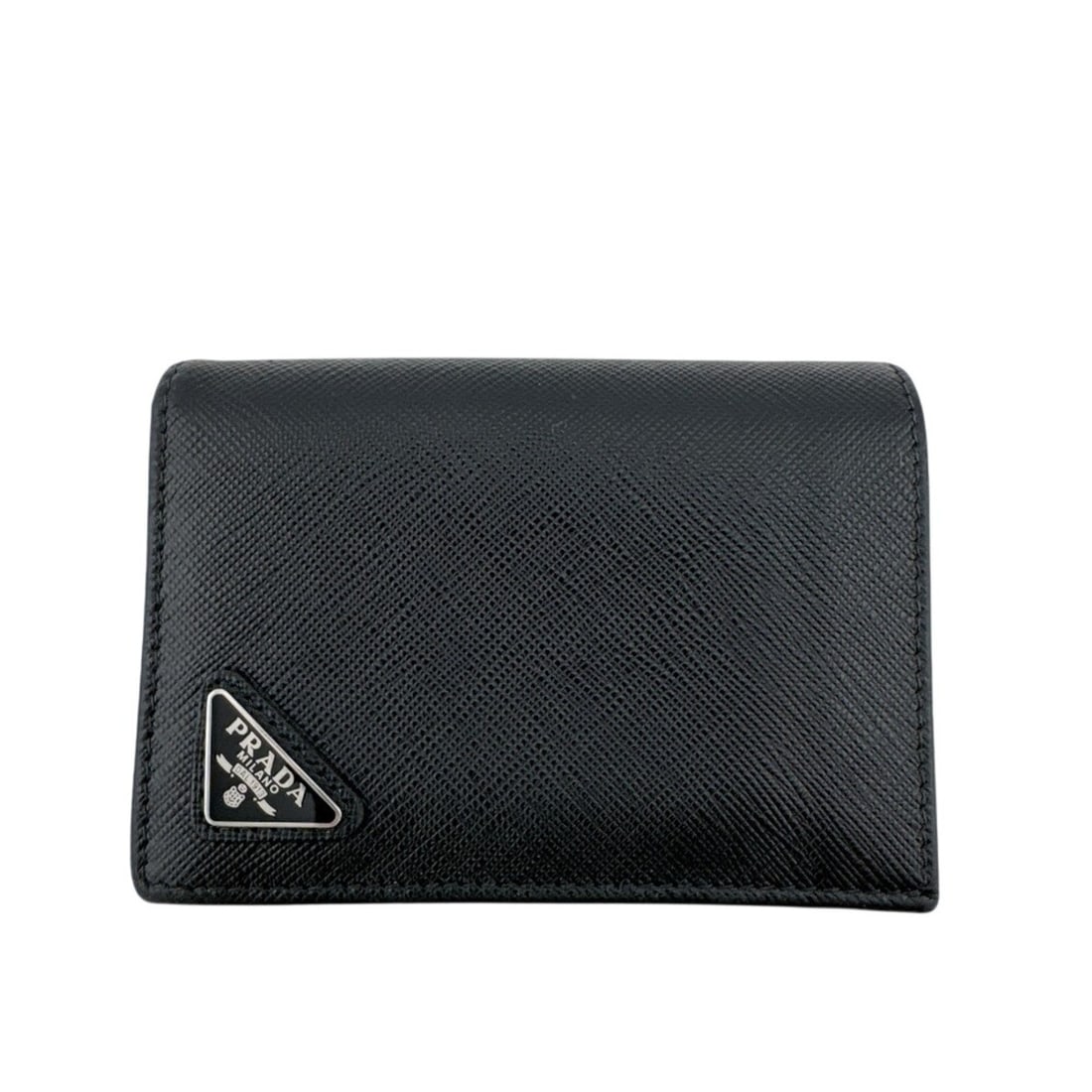 PRADA Triangle Logo Plate Compact Bi-fold Wallet, Black: --- Catalog ---Category: SizeSize (HxWxD): 8.5cm x 11.5cm / 3.34'' x 4.52''Category: DesignType: Wallet (bi-fold)Color: BlackGender: Unisex,Women,MenMaterial: Leather Leather/Fur Type: Saffiano
