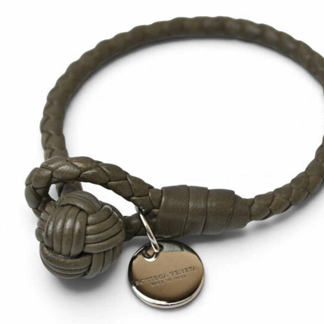 Bottega Veneta bracelet bangle, Intrecciato, khaki gray.: --- Catalog ---Category: SizeLength: 17cm / 6.69''Category: DesignType: Charm braceletColor: Gray, KhakiGender: Men,WomenMaterial: LeatherCategory: GeneralBrand: Bottega VenetaCountry of Origin: Italy