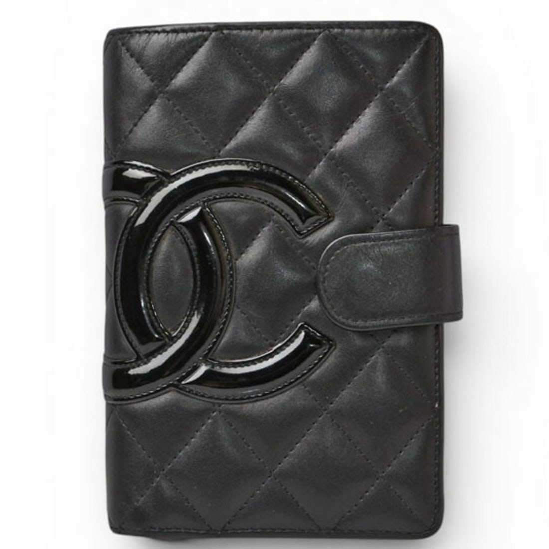 Chanel bi-fold wallet with Cambon logo, A50080, black.: --- Catalog ---Category: SizeSize (HxWxD): 15cm x 10cm x 2.5cm / 5.9'' x 3.93'' x 0.98''Category: DesignType: Wallet (bi-fold)Color: BlackGender: Women,MenMaterial: Leather Category: GeneralMPN: A5008